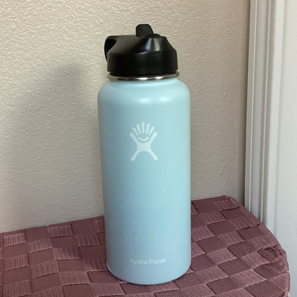 Hydro Flask Sky Blue Bottle with Black Lid - Picture 1 of 4